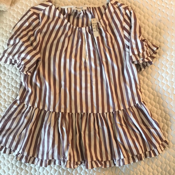 courtyard ruffle hem top